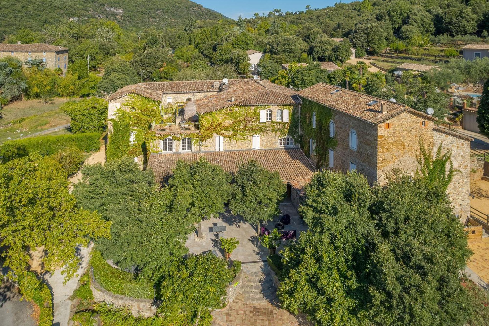 Logis Hotel Restaurant Le Pradinas Anduze Exterior foto